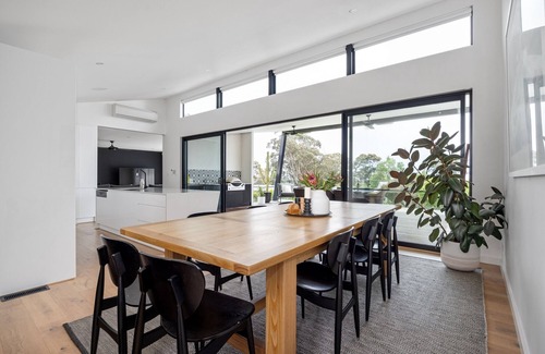 Mount Eliza House | Beachside Luxury with bay views.Mount Eliza