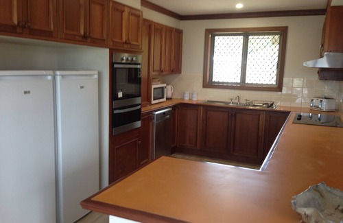 Scarness House | Beachside Retreat on Freshwater St, one street from the Beachfront. Free wifi