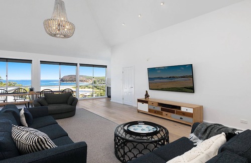 Copacabana House | BEACHVIEW SPECTACULAR | Amazing views, fireplace, close to the beach | Accom Holidays