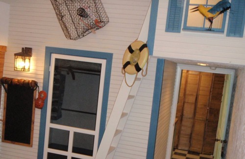 North Beach House | Beachwalk House Sleeps up to 10, just steps from Corpus Christi Beachwalk.