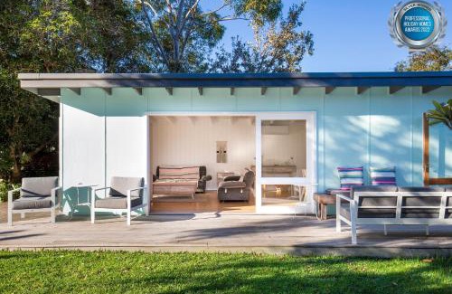 Callala Beach House | Beachwood - Firepit - Pet Friendly - 2 Mins Walk to the Beach