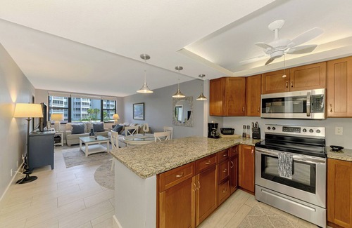 Downtown Condo | Beachy 1 bedroom/1 bath unit - Fully equipped for your beach vacation!