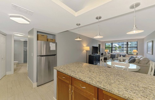 Downtown Condo | Beachy 1 bedroom/1 bath unit - Fully equipped for your beach vacation!