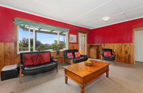 Mangawhai Heads House | Beachy Bach - Mangawhai Heads Holiday Home