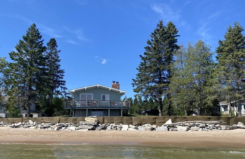 Bark River House | Beachy Bay Lake Michigan Getaway!