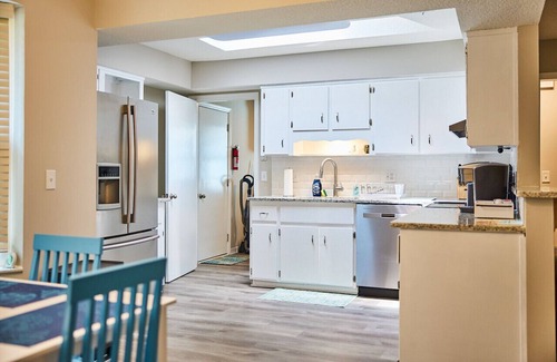 Isle of Palms House | Beachy Bungalow: 3BR Home w/Billiards/grill!