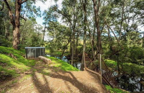 Riverlea Cottage | Bear Cottage Eco Escape in the Hills of Riverlea
