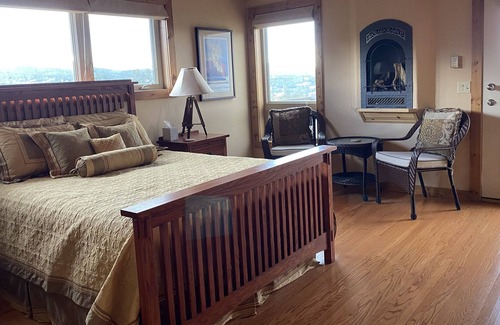 Alpine Village House | Bear Creek Hideaway (Ski Specials)