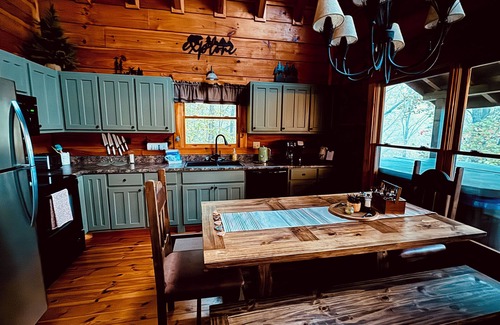 Hiawassee Cabin | Bear Foot HeavennCabin Retreat in Ga Mountains
