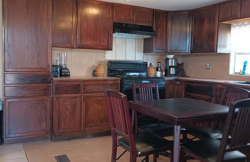 Kirtland House | Bear Habitat-11A - Entire Mobile Home -nBook now for a bear-y wonderful stay!