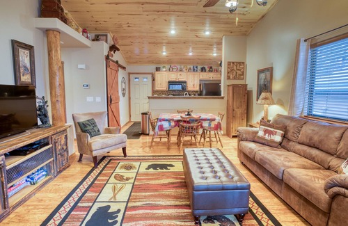 Show Low Cabin | Bear Haven Family Friendly Show Low cabin w/WIFI, gas fireplace, A/C