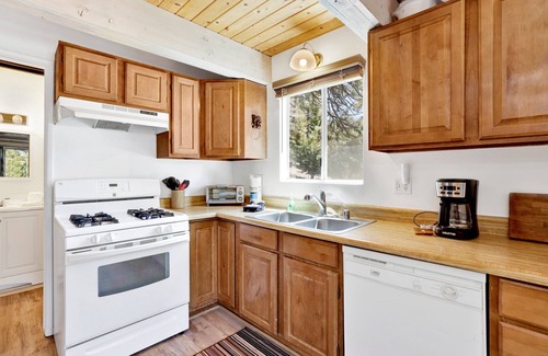 Moonridge Cabin | Bear Mountain Views #2235