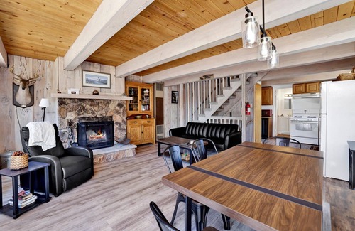 Moonridge Cabin | Bear Mountain Views #2235