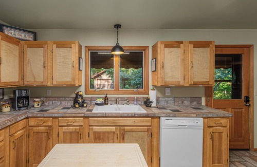 Leavenworth Cabin | Bear Paw-Near Reindeer Farm/Village, Hot Tub, WIFI
