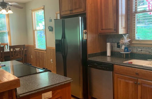 Unaka Cabin | Bear Paw Resort ,high speed internet , gas fireplace,firepit ,sleeps 8