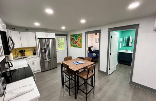 Hawley House | Bear Run Bungalow|Kayaks|Hot Tub|Fireplace|Central