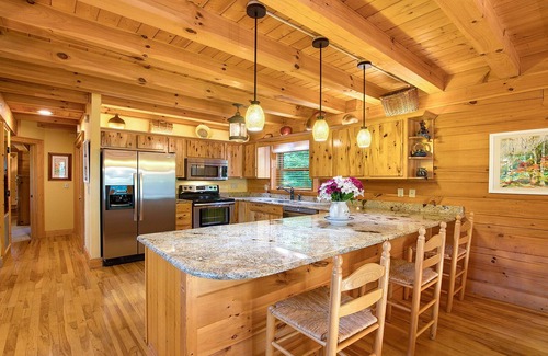 Waynesville Cabin | Bear Way to Heaven in Smoky Mountain Retreat Gated Community