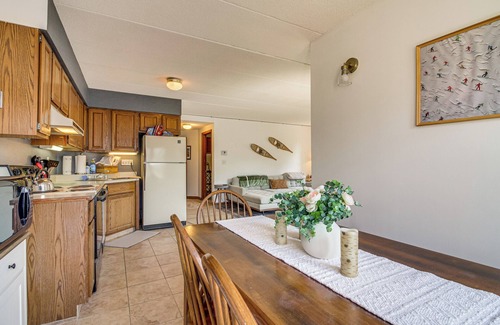 West Dover Condo | 'Bearfoot Apres' Mtn-View Condo < 1 Mi to Mt Snow!