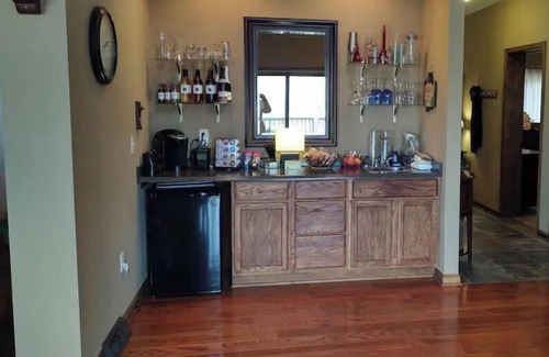 Boone House | BearHaven Lodge-Location, HOT TUB, Amazing Views!