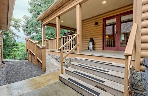 Hayesville Cabin | Bears Eye View by Chatuge Home Concierge lake and mountain views