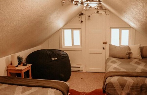 Drake Hotel | Bears Paw Duplex Cabin (#12) at The Woolly Bugger Inn