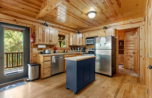 Rockbridge Cabin | Beartastic Outlook| Hocking Hills