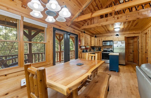 Rockbridge Cabin | Beartastic Outlook| Hocking Hills