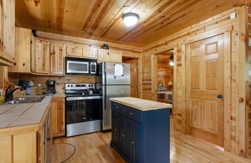 Rockbridge Cabin | Beartastic Outlook| Hocking Hills