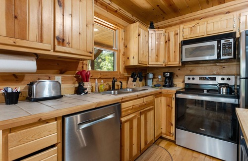 Rockbridge Cabin | Beartastic Outlook| Hocking Hills