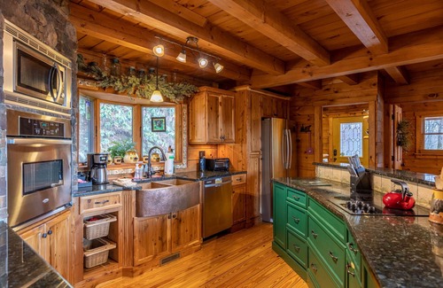 Foscoe House | Beary Relaxing Cabin - Big views, two kitchens, hot tub, game table