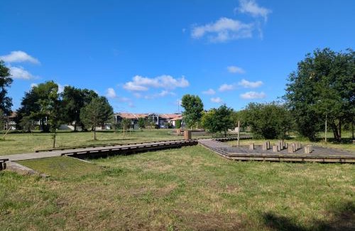 Le Teich Apartment | Beau T2 première ligne au Teich, espace nature, accès plage et port