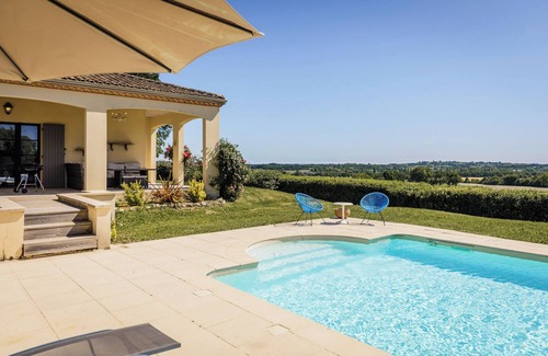 Le Cler House | Beaumont, beautiful villa with private swimming pool and jacuzzi