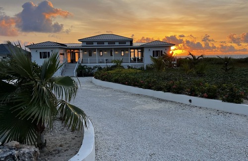 Farmer's Hill House | BeauSoleil Beach House, Luxury Private Ocean Front with Infinity Pool/Hot Tub