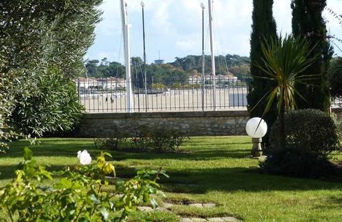 Saint-Georges-de-Didonne Apartment | Beautiful 2-room apartment for 4 people, ground floor, private terrace, sea and beach view