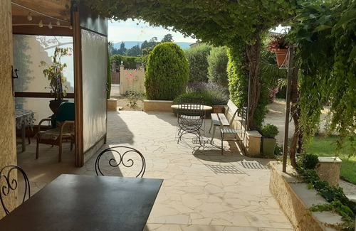 Sainte-Cecile-les-Vignes House | Beautiful villa with pool