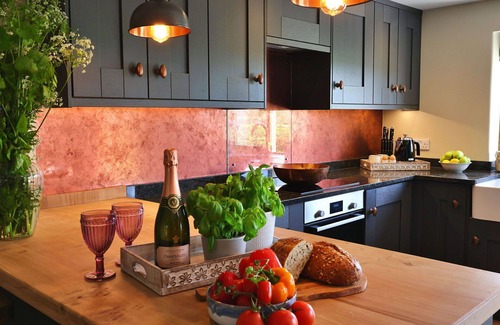 Quedgeley House | Beautiful villa for 6 guests with WIFI, terrace and pets allowed