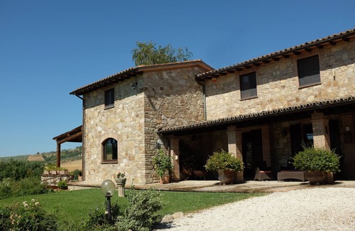 Fratta Villa | Beautifully renovated farmhouse in Umbria, pool, stunning views, sleeps 10-12