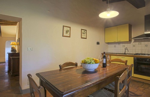 Tavarnelle Val di Pesa Apartment | Beautiful apartment for 6 guests with pool, WIFI, TV, patio, pets allowed and panoramic view