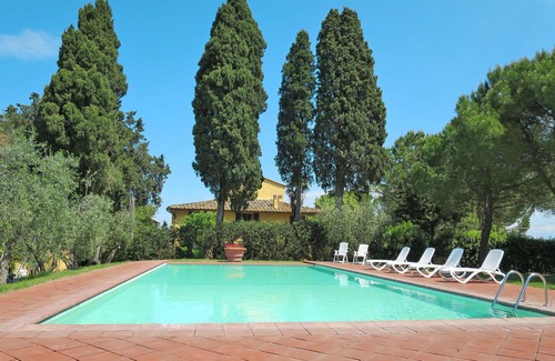 Tavarnelle Val di Pesa Apartment | Beautiful apartment for 6 guests with pool, WIFI, TV, patio, pets allowed and panoramic view