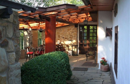Kvasiny Villa | Beautiful private villa for 10 guests with hot tub, WIFI, private pool, TV, patio and pets allowed