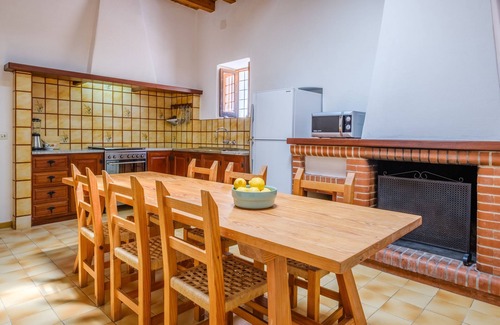 Sant Carles de Peralta Villa | Beautiful Holiday Home with Balcony, Garden & Wi-Fi; Parking Available