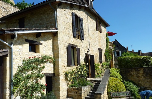 Castelnaud-la-Chapelle Apartment | Beautiful sunny apartment with terrace, below castle & overlooking valley