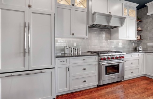 Glenwood Springs House | Beautiful Lake Geneva Lakefront home adorably decorated in sought after Fontana!