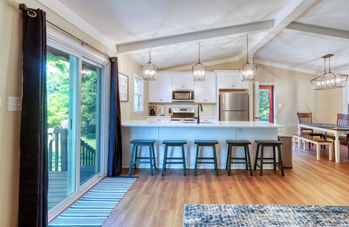 Terrell House | Beautiful & Updated Lakefront Cottage on a Peaceful Deep-Water Cove!