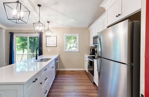 Terrell House | Beautiful & Updated Lakefront Cottage on a Peaceful Deep-Water Cove!
