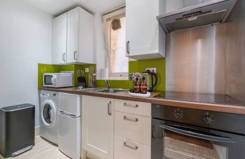 St. Johns Wood Apartment | Beautiful 1 bedroom flat by Marylebone station!