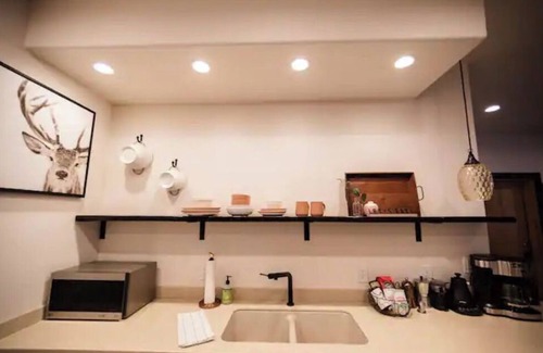 Fairbanks Apartment | Beautiful, 1 Bedroom in the Hills of Fairbanks