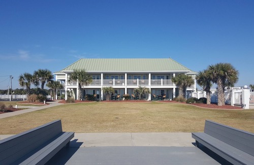 Emerald Isle Hotel | Beautiful 1 Bedroom Suite at the Beach!