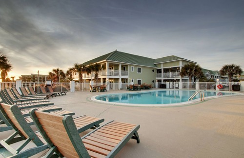 Emerald Isle Hotel | Beautiful 1 Bedroom Suite at the Beach!