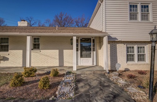 Franconia House | Beautiful 1 BR with private bathroom in a house